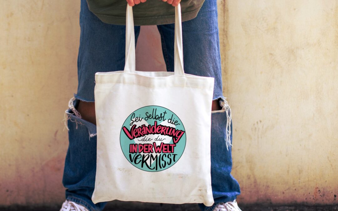 Handlettering printed on a tote bag